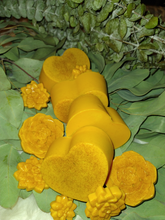 Load image into Gallery viewer, GLOW WITH TURMERIC FACE SOAP